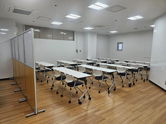 セミナールームの床工事